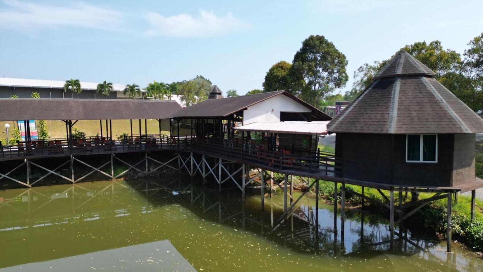 Hotel Putra Sentosa Retreat Camp, Sematan Exterior foto