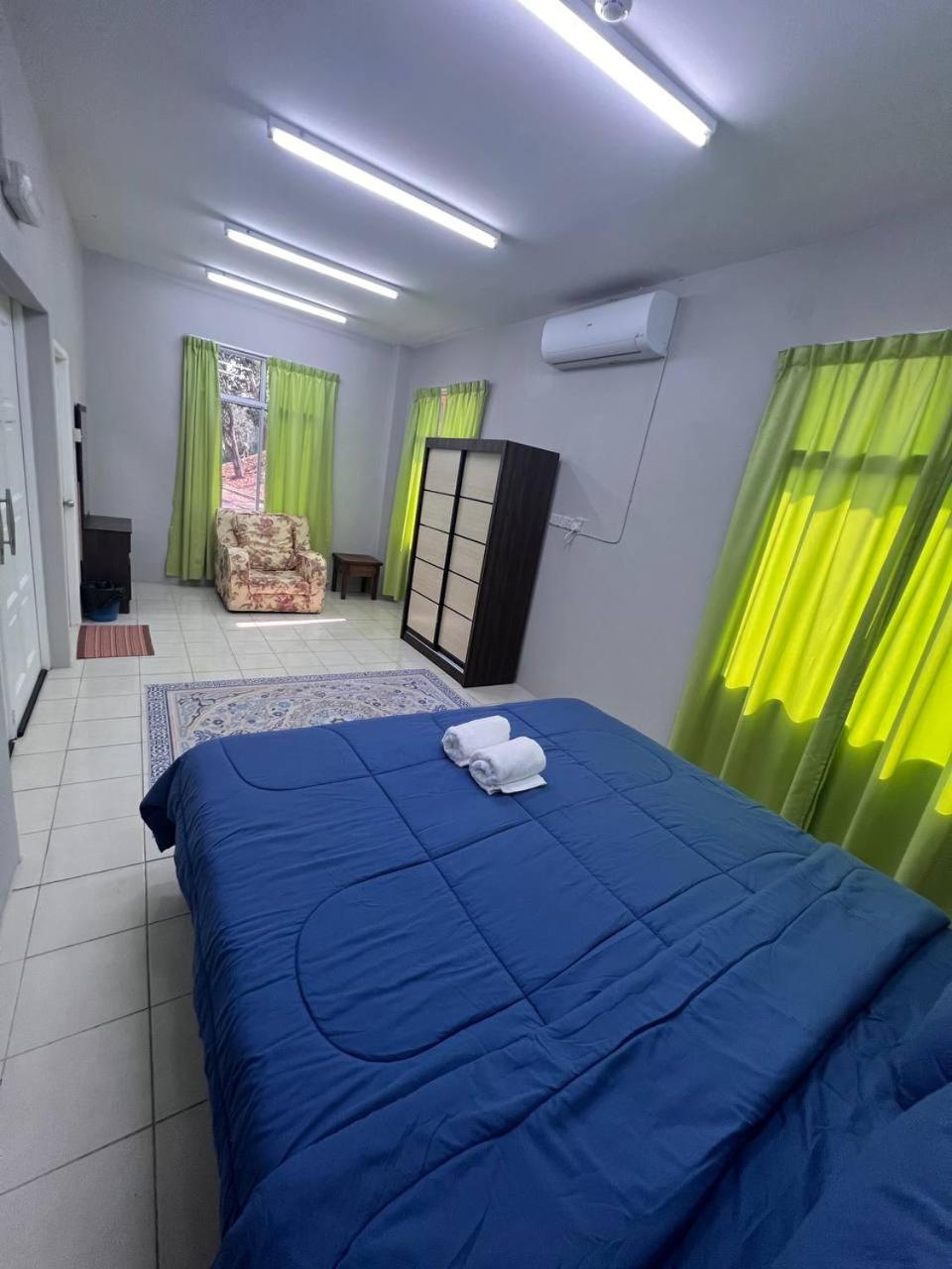 Hotel Putra Sentosa Retreat Camp, Sematan Habitación foto